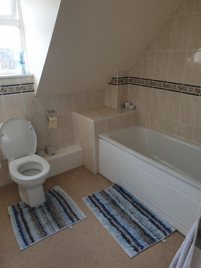 Swindon 3 deluxe doubles 1 en suite in large house Buitenkant foto